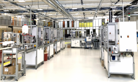 Ligne de production 4.0 avec bras robotisé